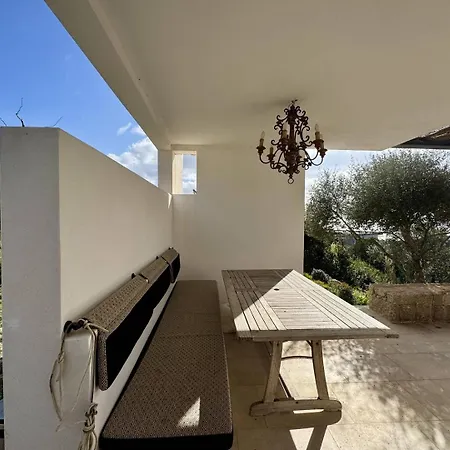 D'architecte A Abbartello, Vue Et Acces Vila